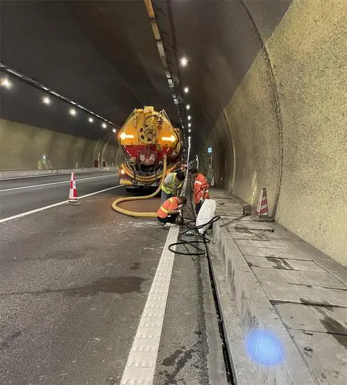 静海隧道排水渠清淤